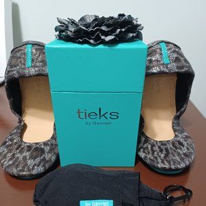 BNIB Tieks Black Leopard Size 8